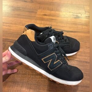 New Balance 574 Classics Men 10.5 Shoes Black/Brown Sugar EUC